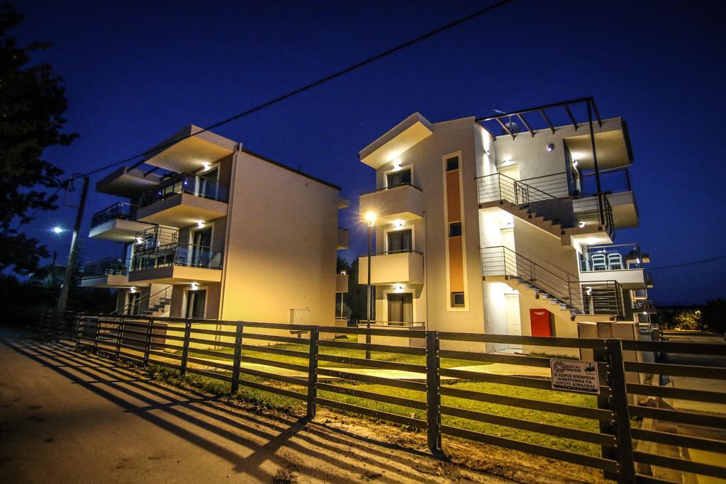 Ofrynio Deluxe Apartments Ofrínion Exteriér fotografie